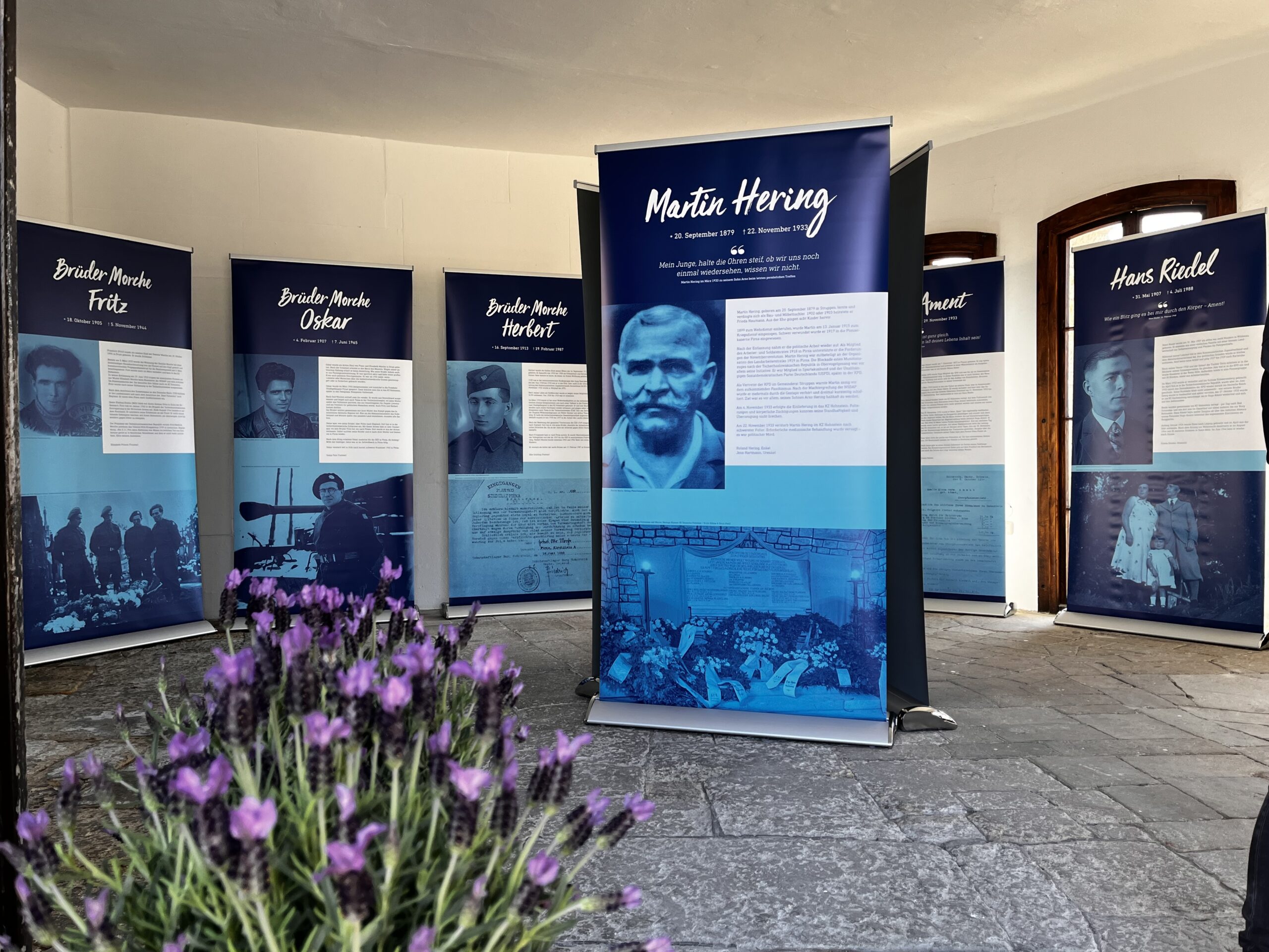 Blick in die Ausstellung "Zwölf Porträts"